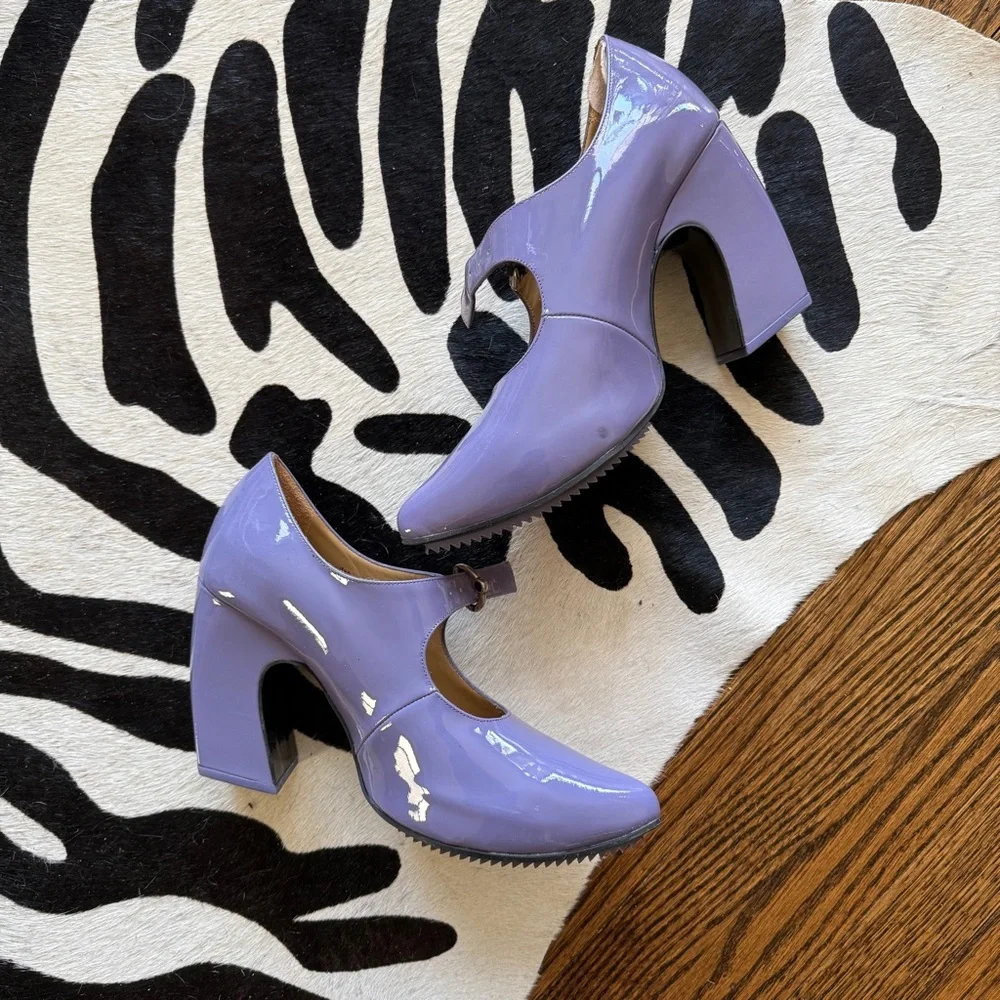 FAST CARS | John Fluevog Glossy Lavender Heels - Picture 1 of 7